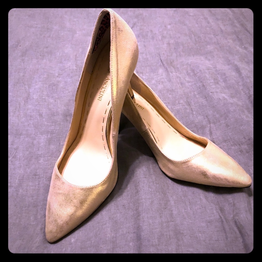 Enzo Angiolini brushes gold metallic pumps